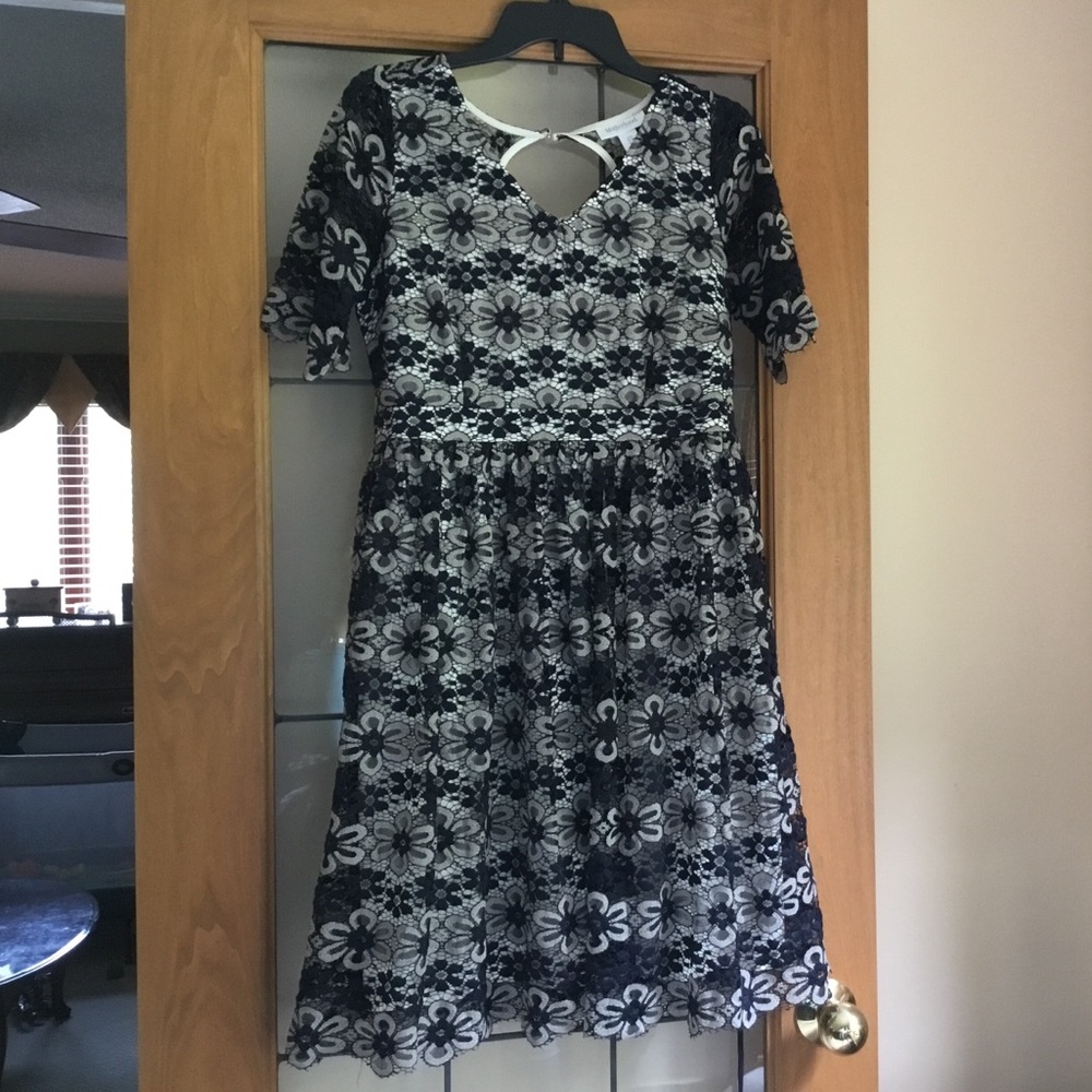 Lace overlay maternity dress